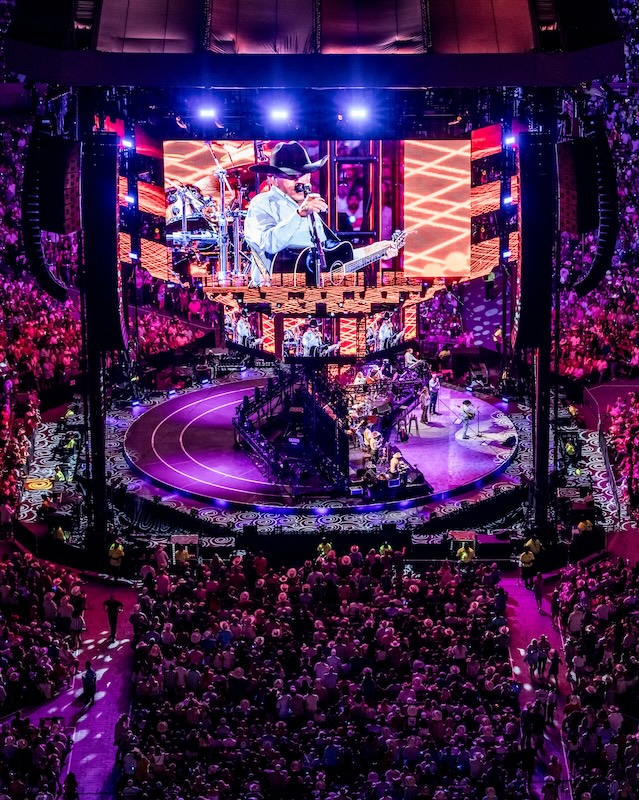 The Kyle Field show was performed on a rotating disc 56 feet in diameter that took roughly eight minutes to do a complete circle. Photo: Alive Coverage/Messina Touring Group.