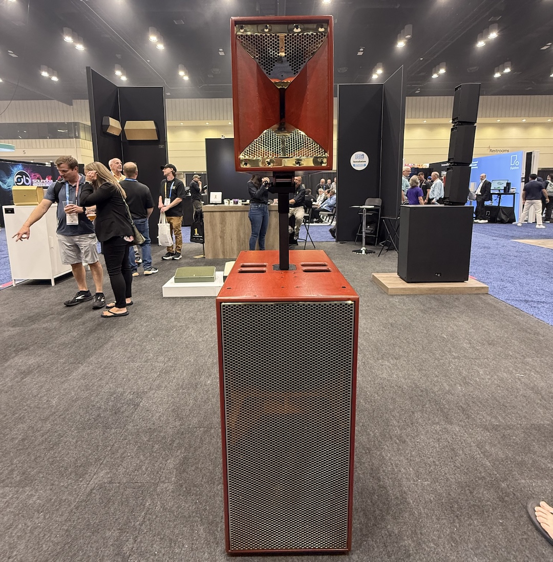 1 Sound is known for its customized loudspeaker systems, and here’s a perfect example that was stopping passers-by in their tracks. 