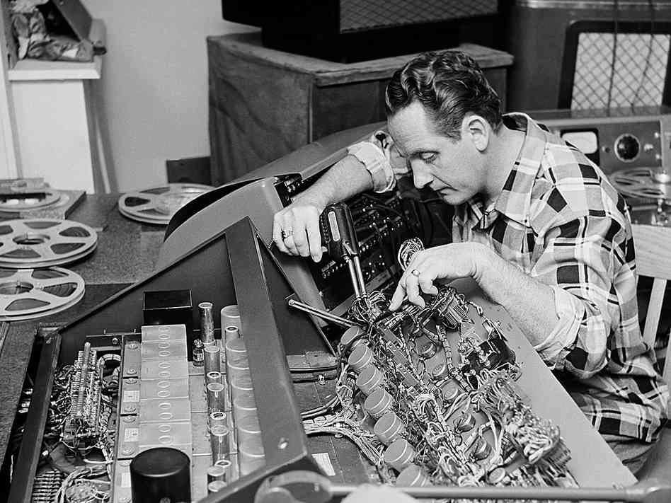 Inset: Les Paul tweaking the same board’s electronics sometime in the mid-to late 1950s. Photo: Courtesy of the Les Paul Foundation.