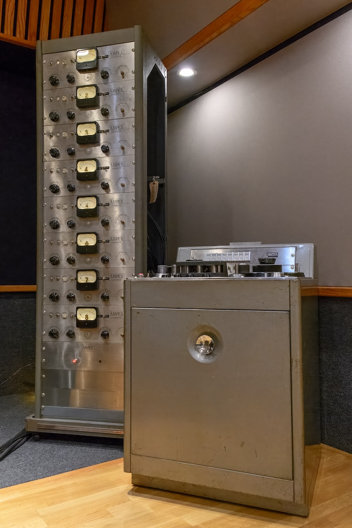 Les Paul worked with Ampex to create the 5258 Sel- Sync, the world’s first 8-track tape machine, which he dubbed The Octopus. The Monster provides vari-speed control of both The Octopus and the Ampex 300-3. Photo: Steve Harvey.
