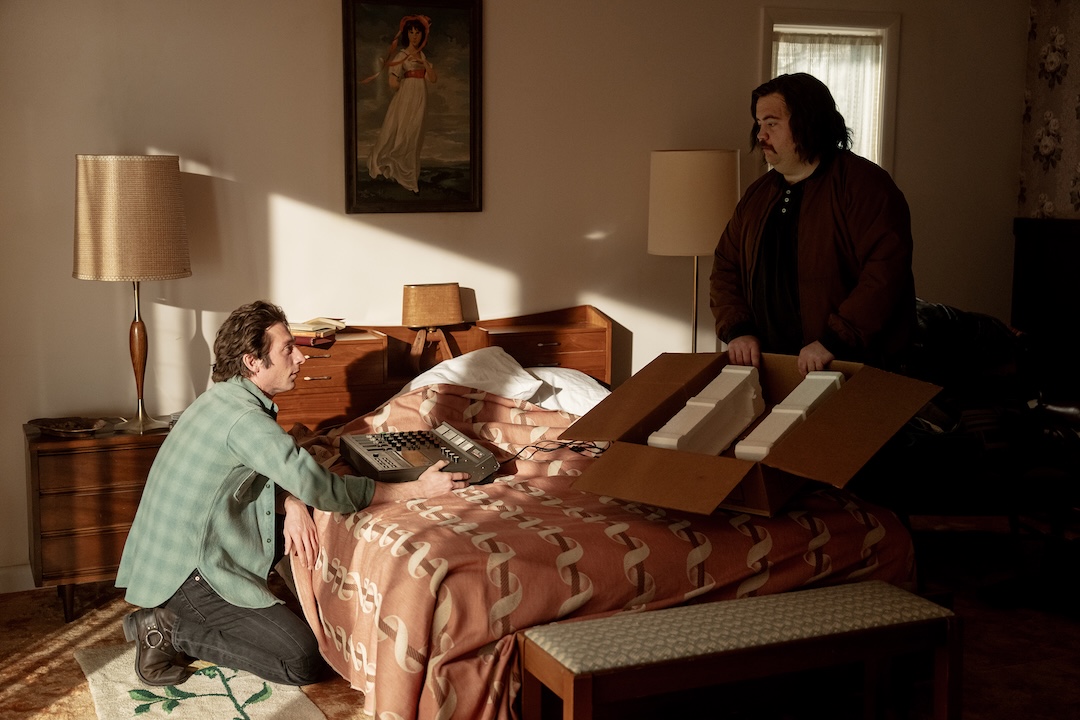 Actors Jeremy Allen White and Paul Walter Hauser (portraying Mike Batlan) unpack the “new” TEAC 144 and give it a look. Note the Portastudio’s packaging recreation, including custom-formed Styrofoam inserts. Photo: Macall Polay/20th Century Studio