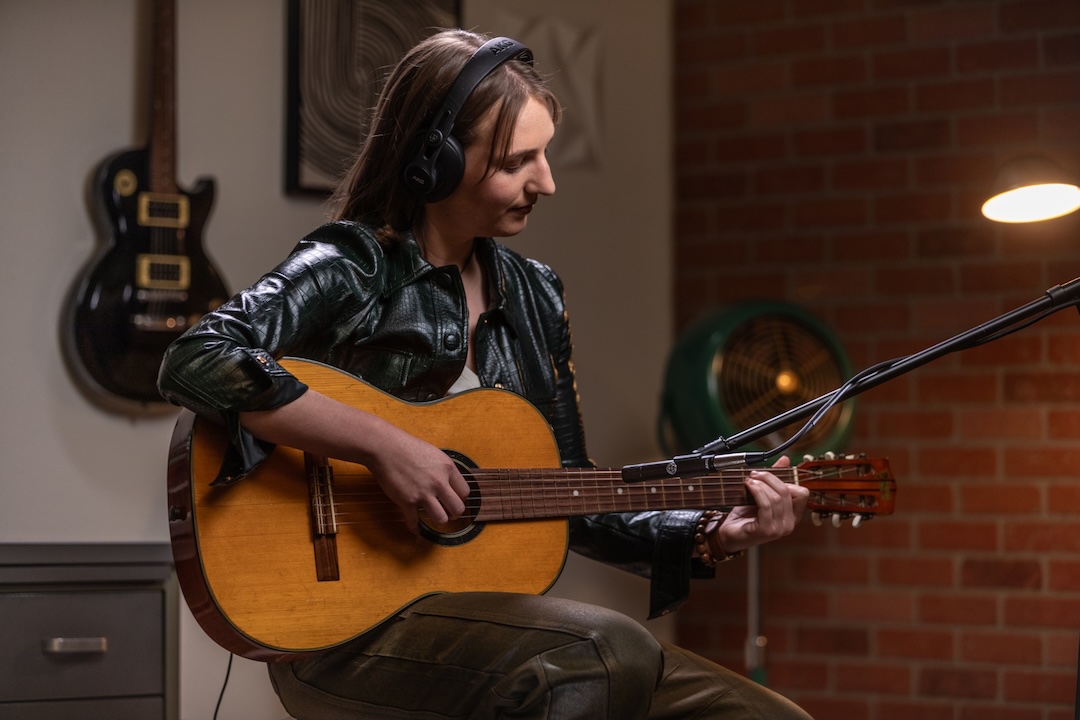 The C151 cardioid condenser microphone is designed for capturing crisp hi-hats and other cymbals, percussion, acoustic guitars and pianos. 