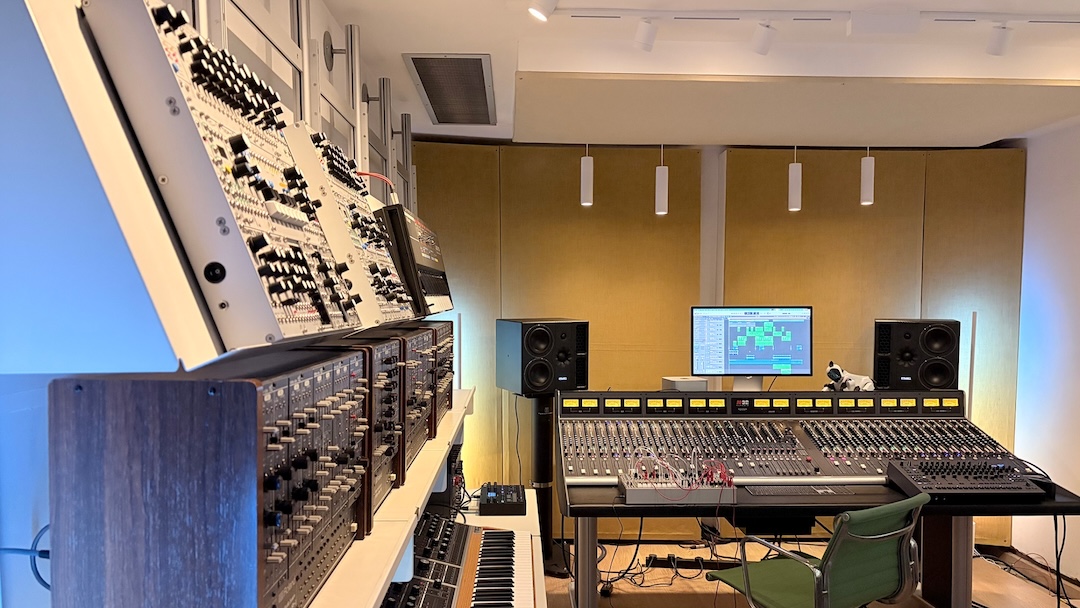 Andrew Hale has outfitted his private Owlspace Studio in northwest London with a Harrison 32Classic 32-channel analog mixing console. 