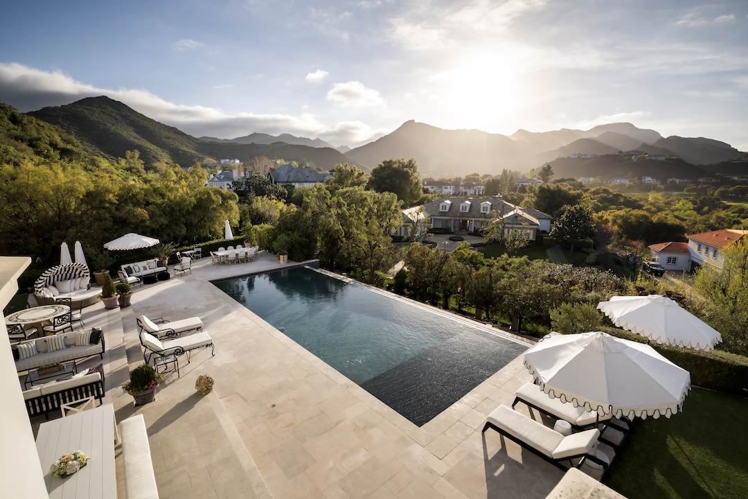 outside is an infinity pool, fire pit lounge, gardens and a glass-walled gym with a full bath and outdoor shower. Photo: Courtesy of Compass/Ginger Glass.
