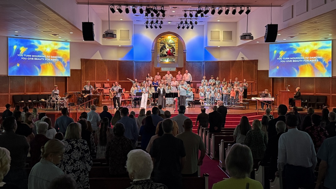 First Baptist Church in Carthage, Texas recently upgraded its P.A. to a new Martin Audio TORUS system.
